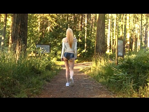 ❤️ Smuk kvinde bevæger sig langsomt, ikke nøgen video ️ Kvalitets porno at da.appassistance.ru ❤