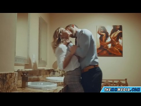 ❤️ Når en barmfagre blondine forfører dig på et offentligt toilet ️ Kvalitets porno at da.appassistance.ru ❤